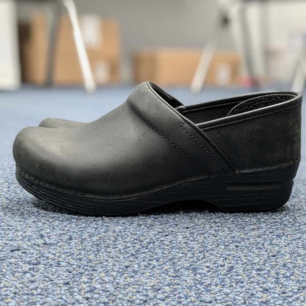 Dansko Black Leather Clogs 39 / 8.5 Excellent condition